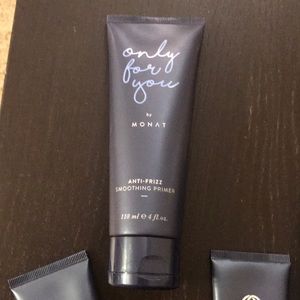 Monat anti frizz